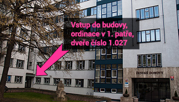 Vstup do budovy, ordinace se nachází v 1. patře